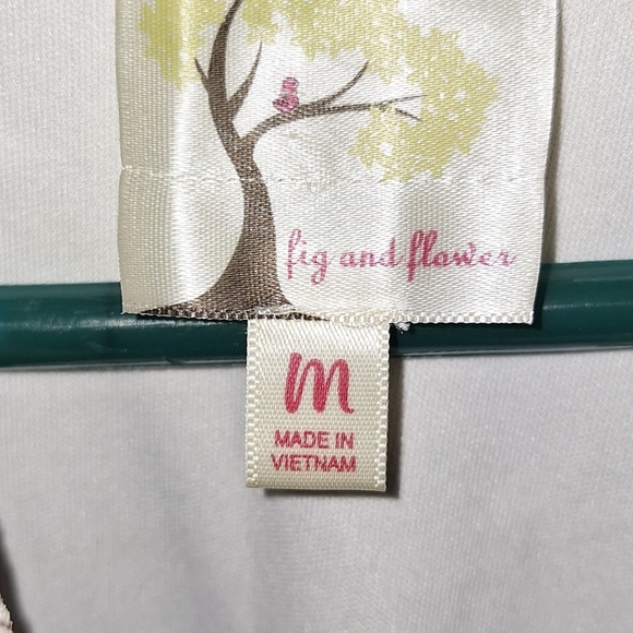 A Fig and Flower medium ladies Asian flared Tunic Top. - Picture 3 of 4